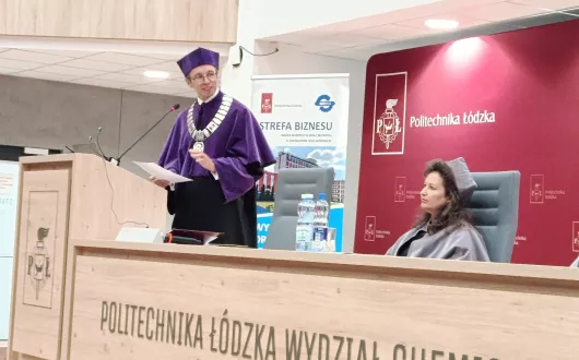 Inauguracja wystąpienie Dziekana Wydziału w todze