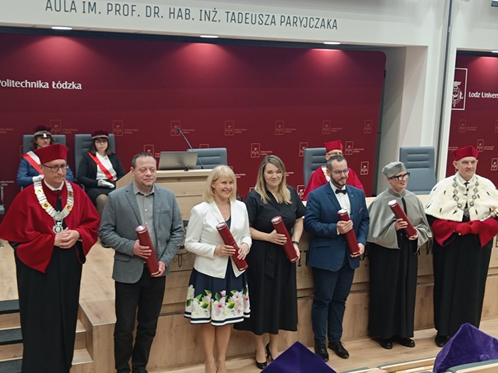 wręczenie dyplomów na Uroczystym Senacie