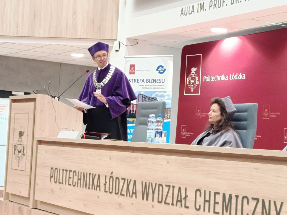 Inauguracja wystąpienie Dziekana Wydziału w todze