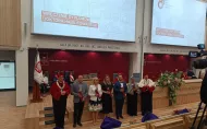 wręczenie dyplomów na Uroczystym Senacie
