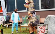 marsz juwenaliowy uczestnicy w przebraniach