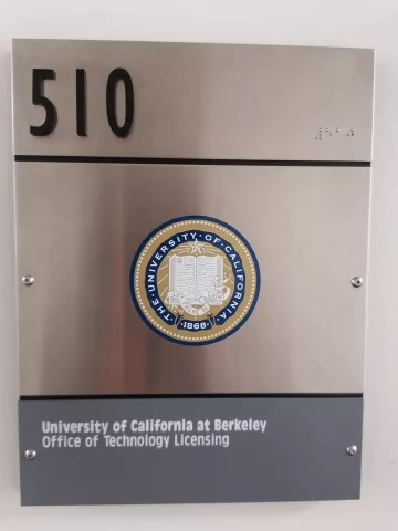 Tablica informacyjna o OTL University of California w Berkeley