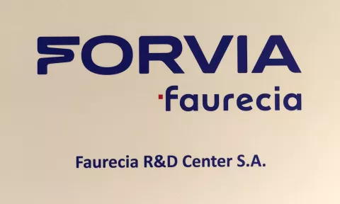 tabliczka FORVIA faurecia